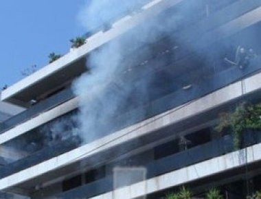 Μεγάλη φωτιά σε διαμέρισμα στην Λεωφόρο Αλεξάνδρας - Μια γυναίκα νεκρή (φωτό)